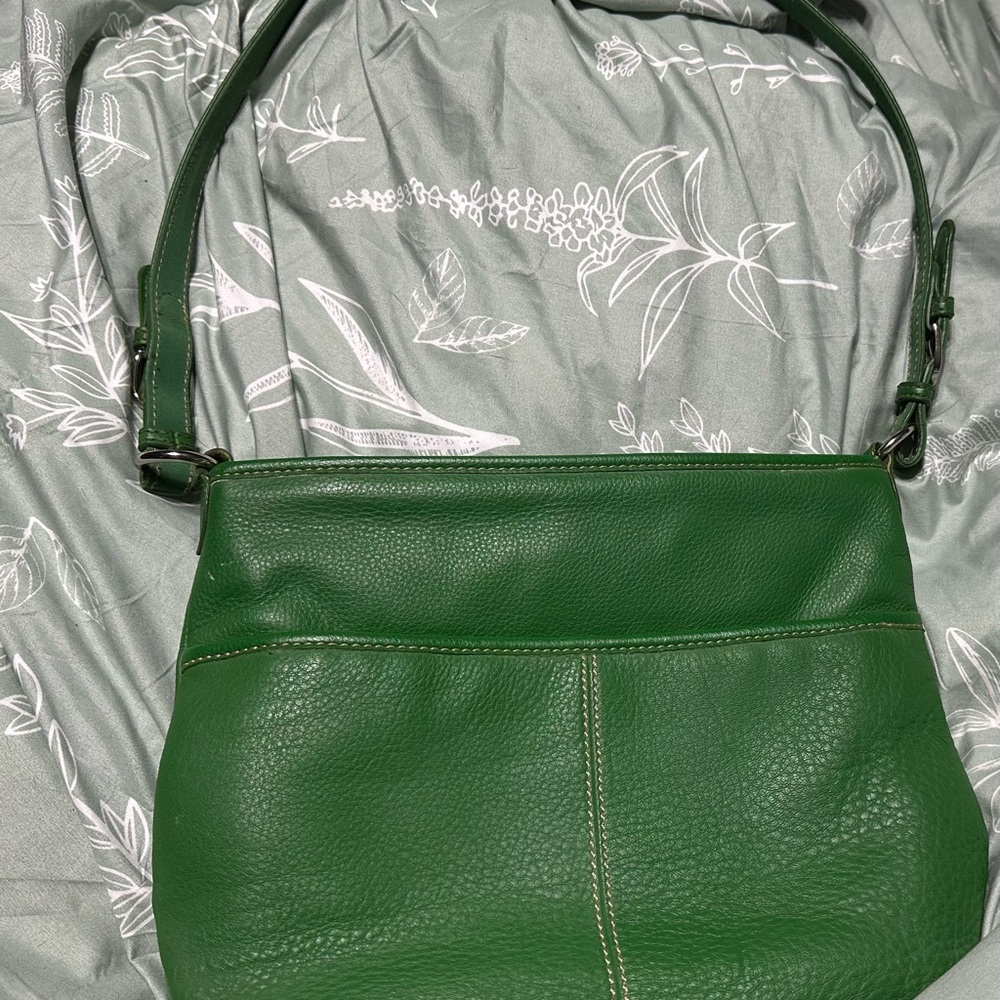 The Sak Vibrant Green Leather Shoulder Bag - Picture 2 of 4